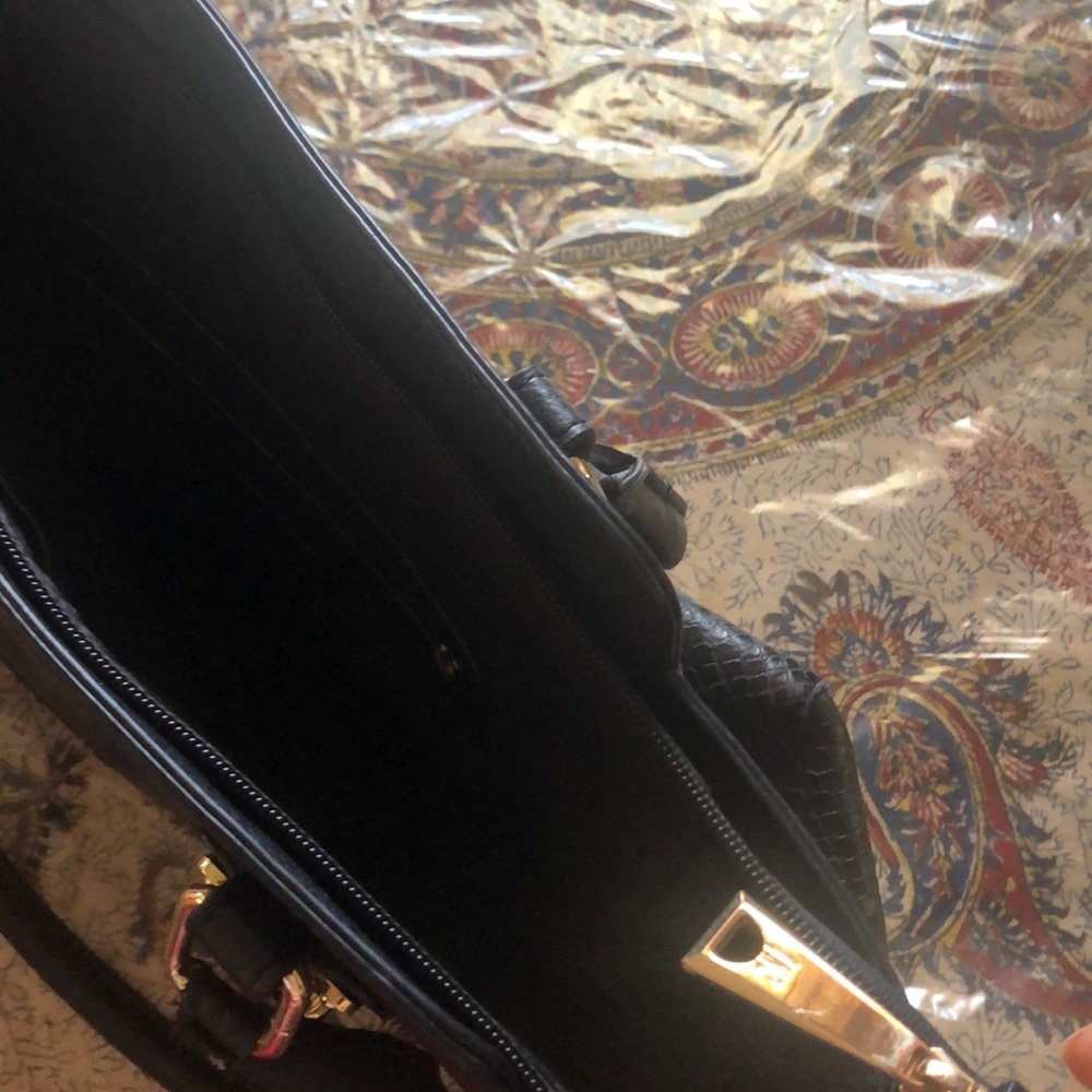Inc great condition bag - Picture 8 of 8
